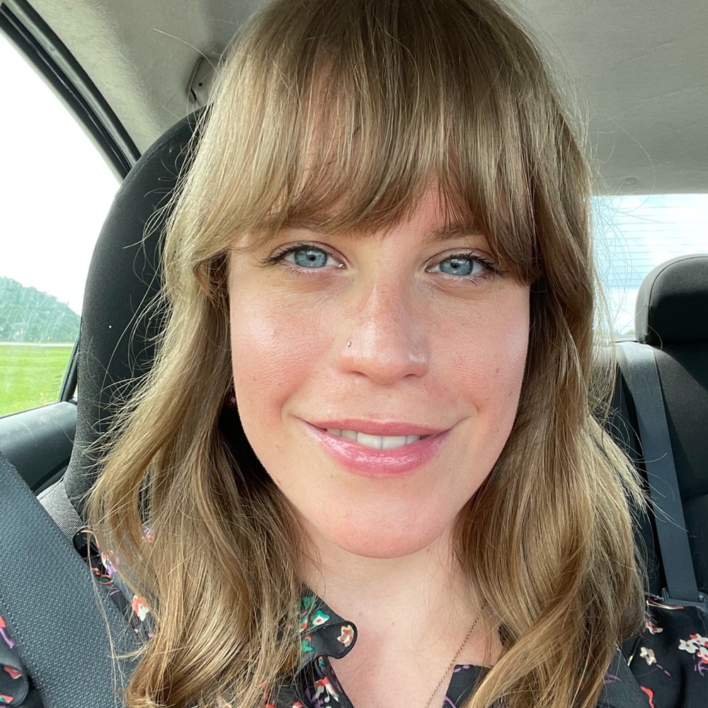 Meet your Posher, Danielle